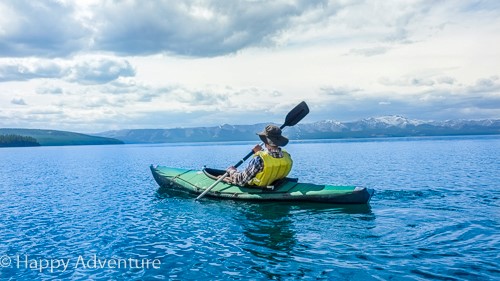 Blue lake with Yaks on the foreground